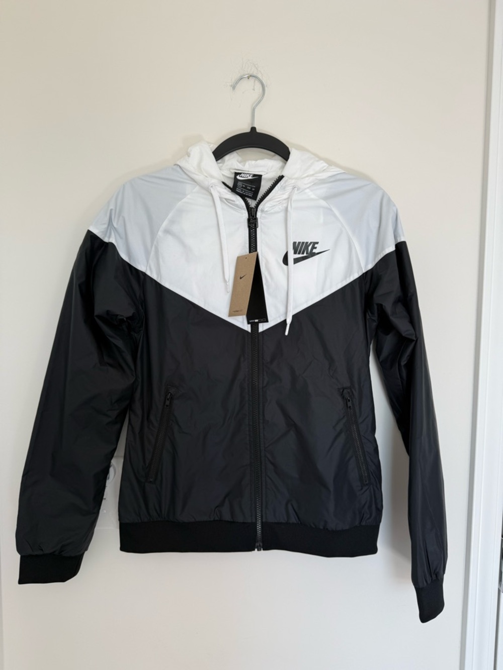 NWT Nike Women's Sportswear Windrunner Black/White Hooded Jacket Size XS - Picture 9 of 11